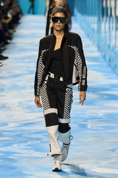 Look 32